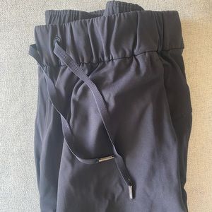 On the fly joggers black 6 luxtreme